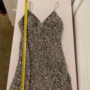ADRIANNA PAPELL EVENING | Sequined silver cocktail dress, lined padded cups
